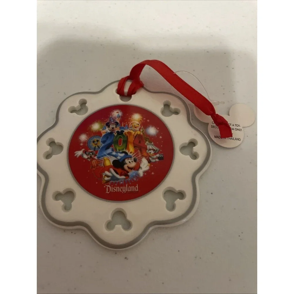 Disneyland 2014 Collectors Snowflake Ornament Authentic Disney Parks Disneyland
